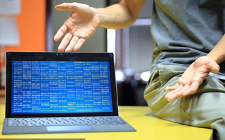 东台 ,php声明和调用变量的符号是什么？